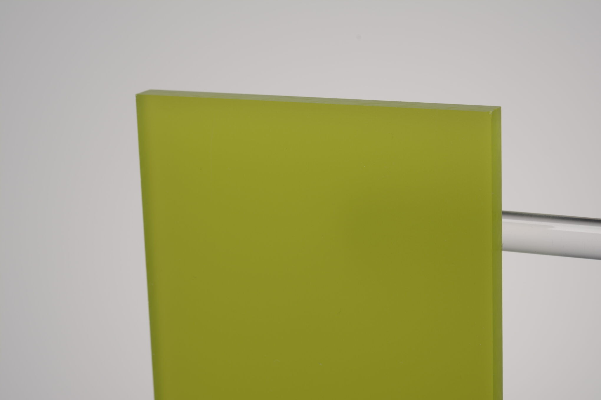 PLEXIGLAS-Satinice-Kiwi-6H07-DC PLEXIGLAS® GS Satinice, Kiwi 6H07 DC, matt – Bild 1