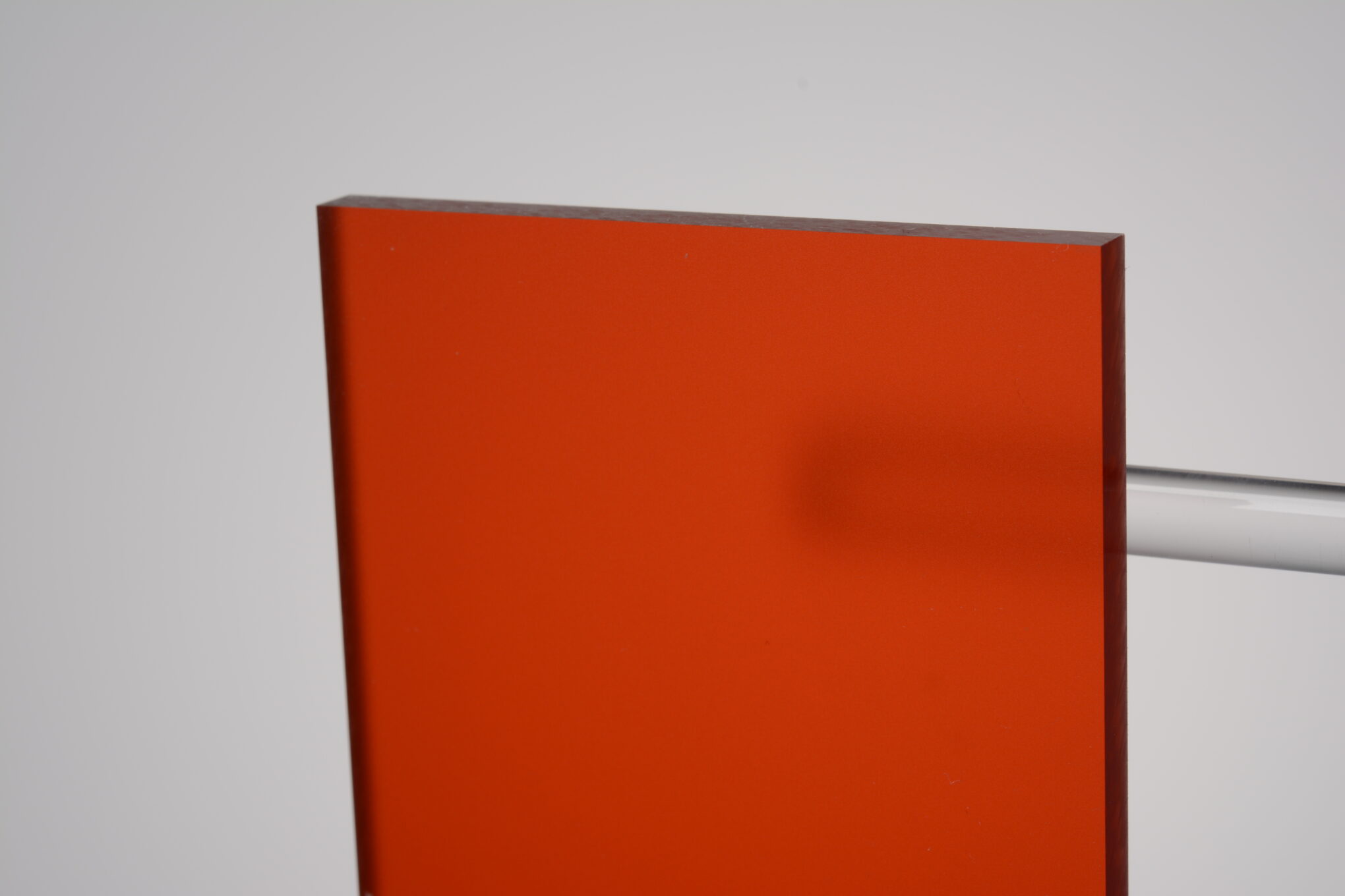 PLEXIGLAS-Satinice-Strawberry-3C04-DC PLEXIGLAS® GS Satinice, Strawberry 3C04 DC, matt – Bild 1