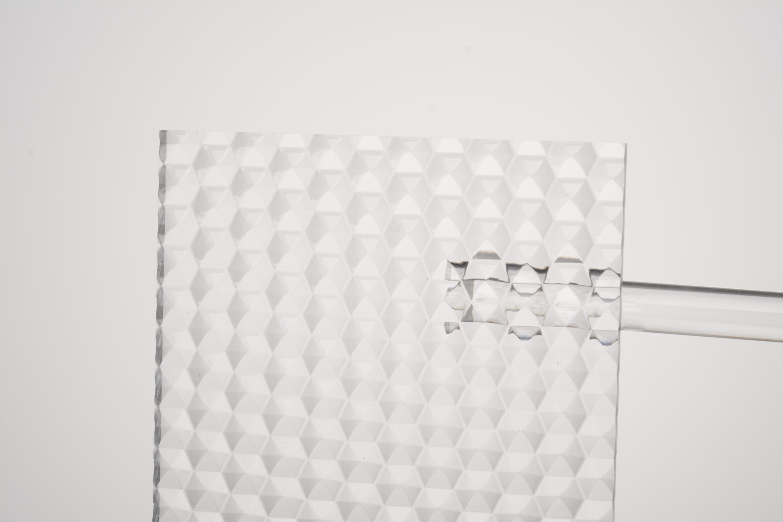 PLEXIGLAS-Textures-Farblos-0A000-W PLEXIGLAS® XT Textures, Farblos 0A000 W, Wabe – Bild 1