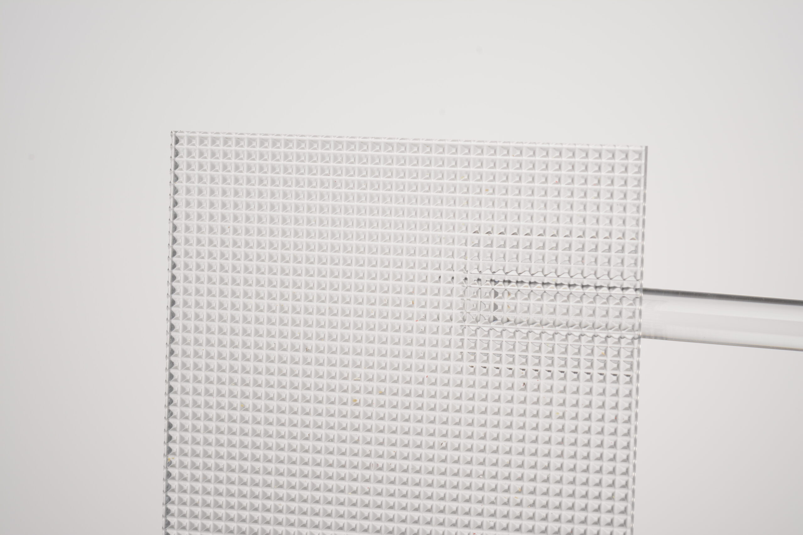 PLEXIGLAS-Textures-Farblos-0A000-Z PLEXIGLAS® XT Textures, Farblos 0A000 Z, Pyramide – Bild 1