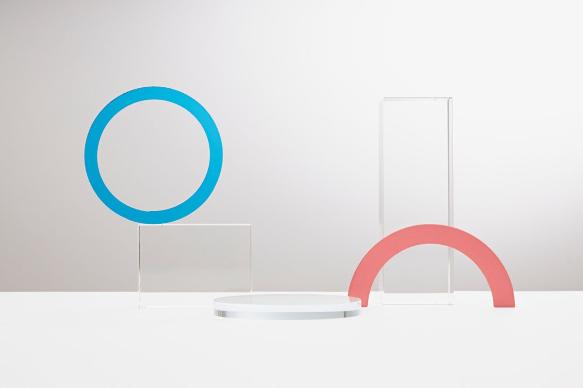 Stylishe, moderne Inszenierung, Kunst, Formen mit Acrylglas, Plexiglas